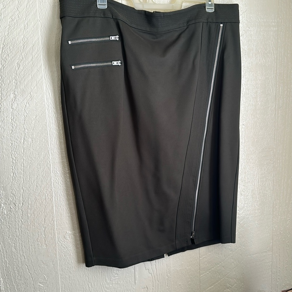 Nordstrom skirt.. color green, size 20. Never worn